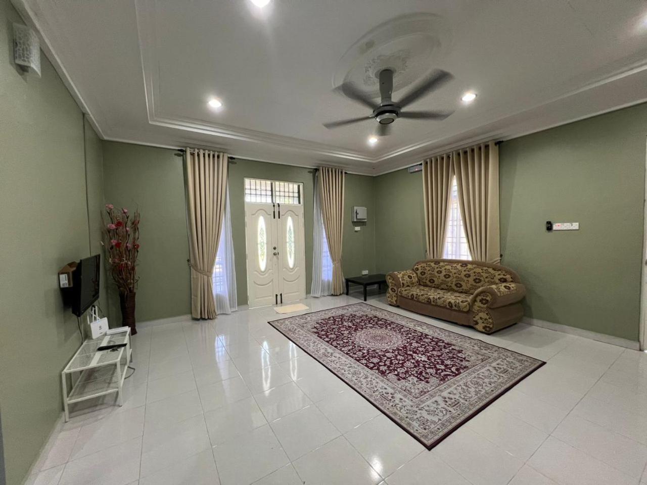 קוטה בארו Relaxs Homestay מראה חיצוני תמונה